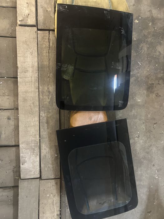 Продам скло бокових здвижних дверей Кадді Caddy 3