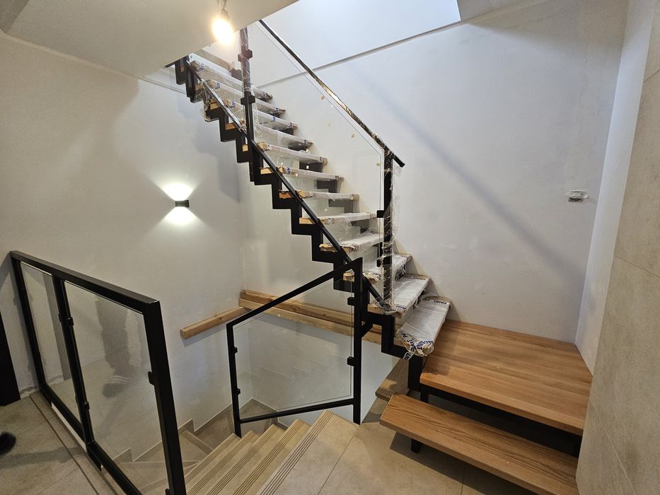 Balustrady stalowe, nierdzewne, bramy przesuwne.