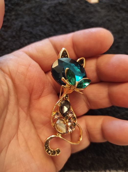 Broche  novo. de gato 6 cm