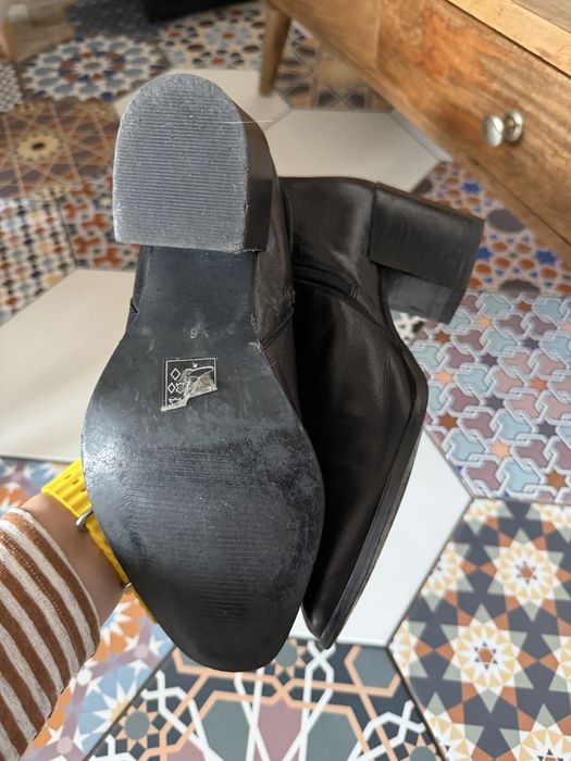 Czarne skórzane botki na szerokim obcasie River Island 39