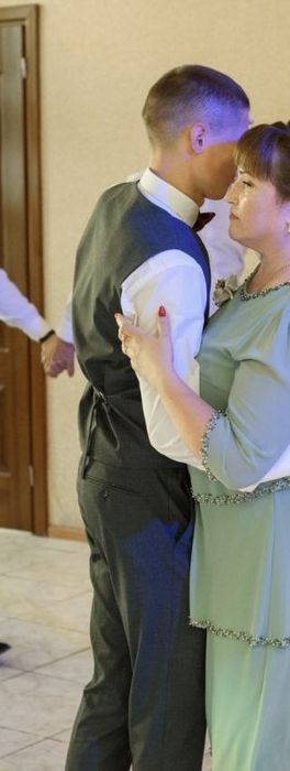 Костюм трійка,дуже гарної якості,штани потрібно підложити