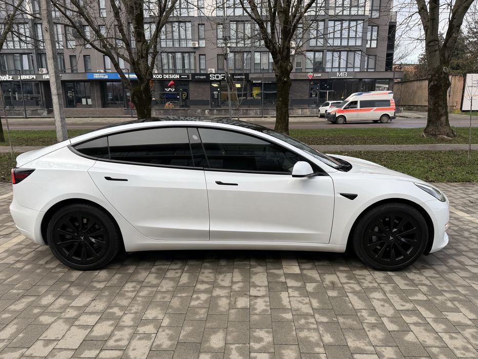 Tesla Model 3 рестайлінг 2021