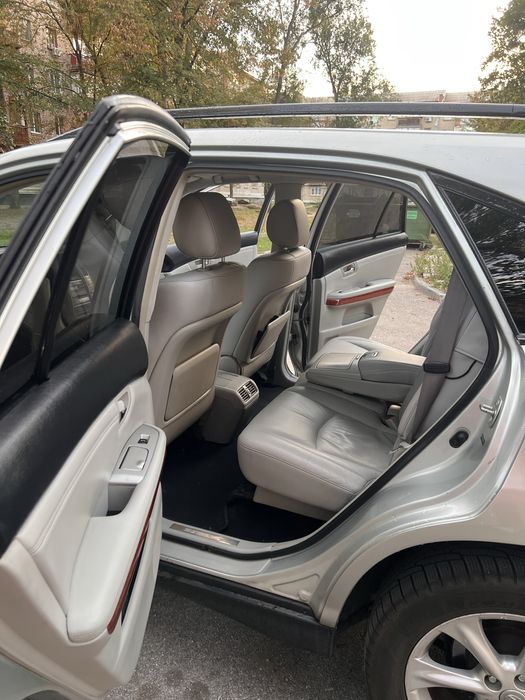 Машина Lexus RX350