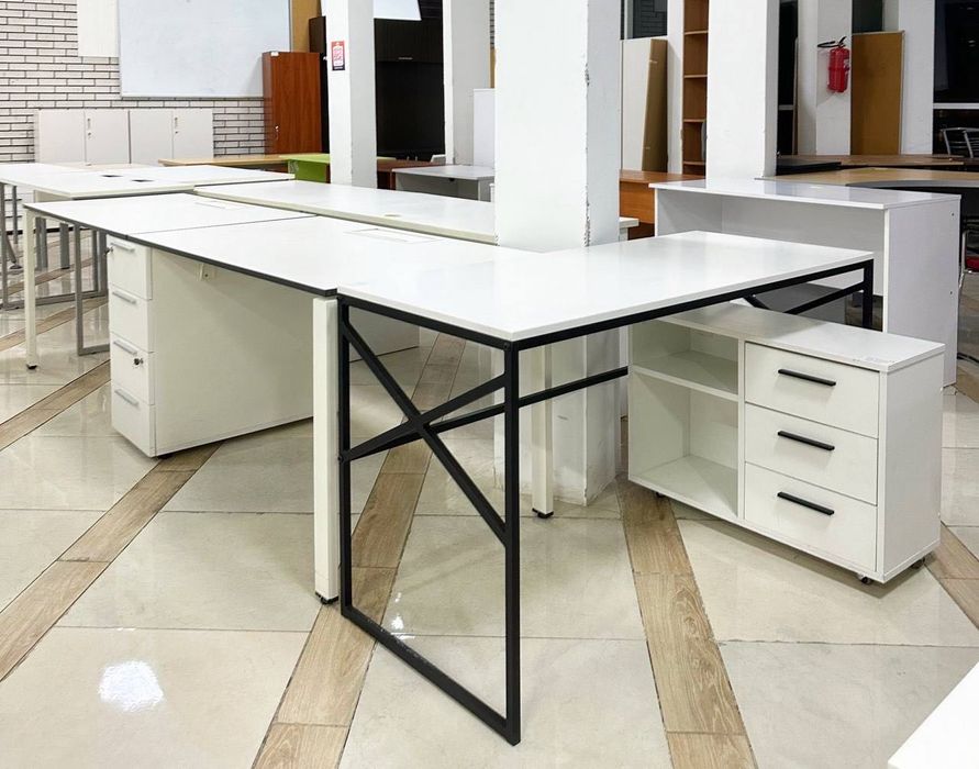 РАСПРОДАЖА большого офисного центра стулья и кресла стільці крісла