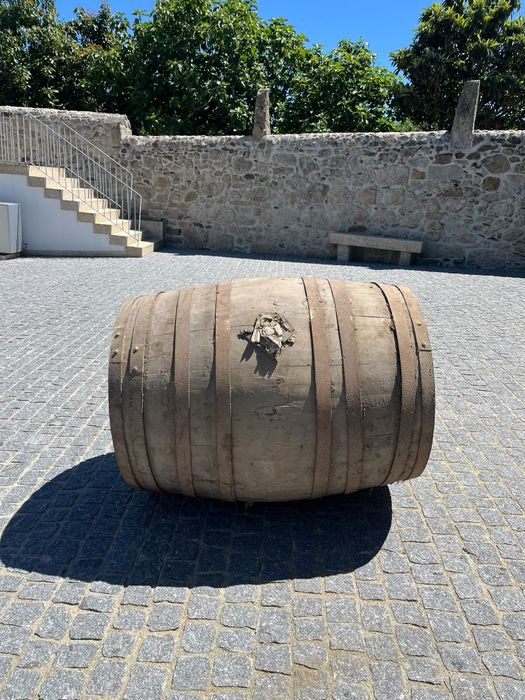 Bar antigo e Pipos antigos de vinho