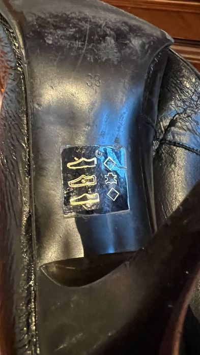 Sapatos de salto médio pretos de pele estilo anos 2000 / y2k