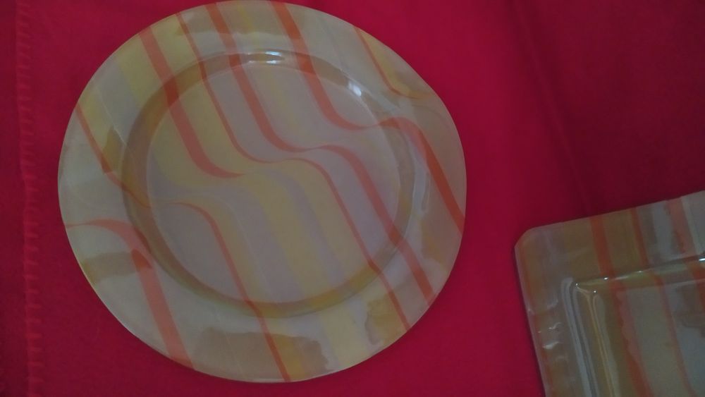 Conjunto de pratos de servir