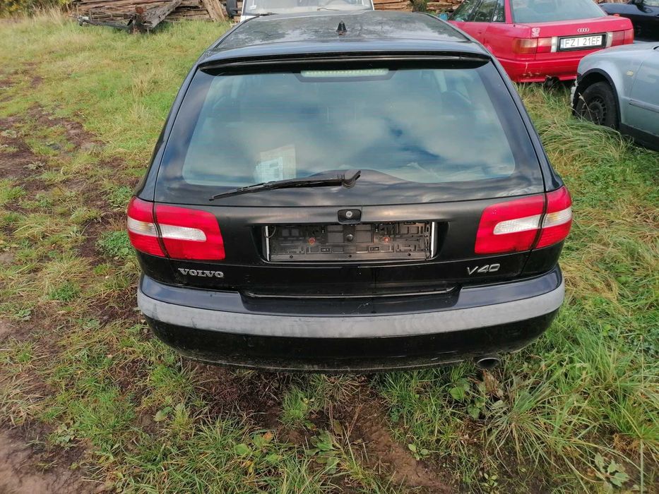Volvo V40 2001r 1,8E Karoseria z przeznaczeniem na części