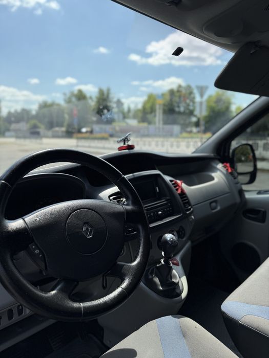 Продам Рено трафик 2012