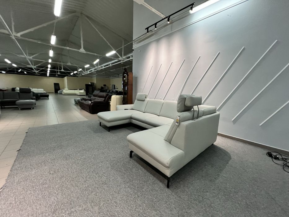 Виставковий новий шкіряний розкладний диван реклайнер