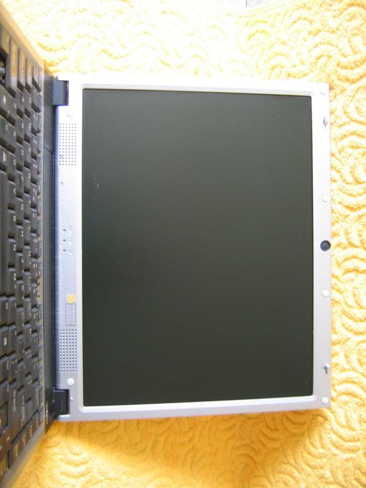 Laptop CA CLEVO 8800 1,4GHz 512Mb RAM 15" WIFI PCMCIA + torba