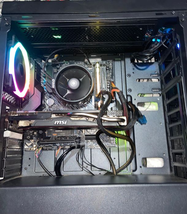 Computador fixo com monitor gamer