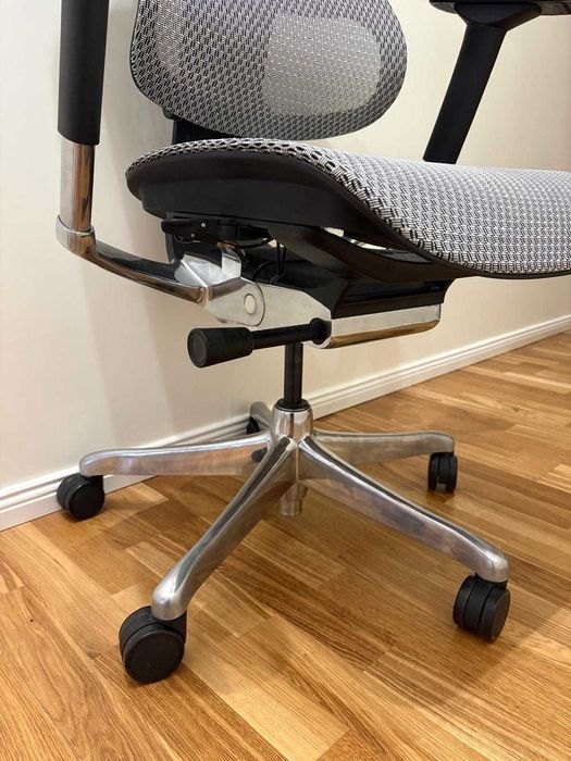 Ergonomiczny fotel biurowy