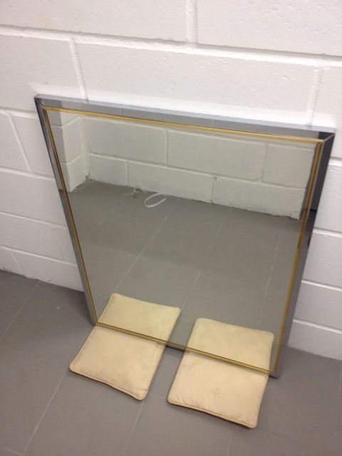 Espelho 90 x 70 com fina moldura em latão cromado