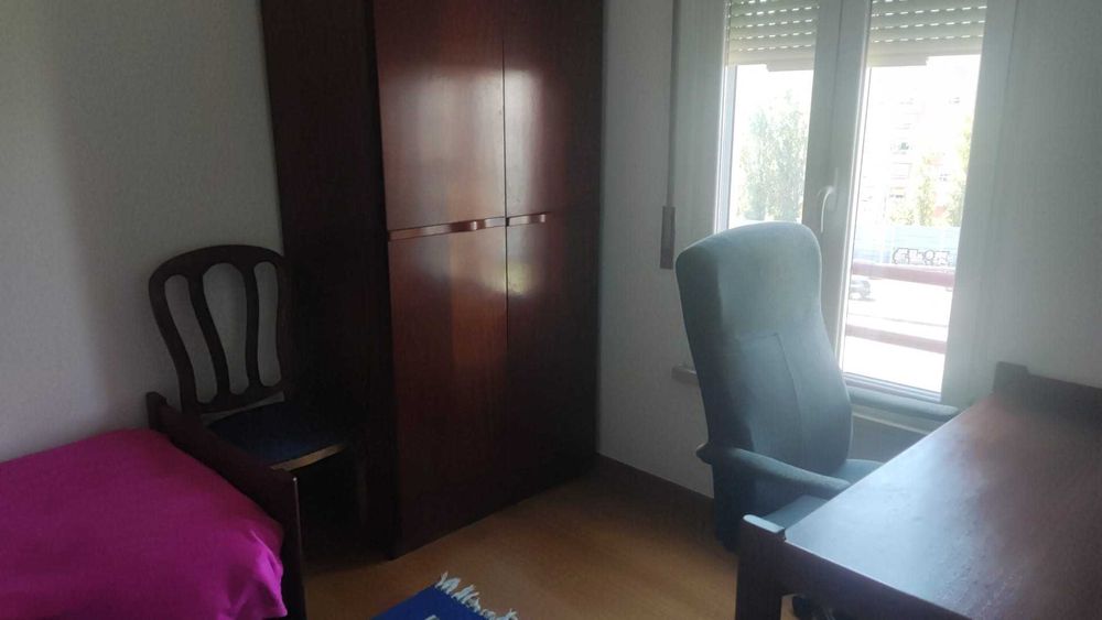 Arrendar um quarto a estudantes