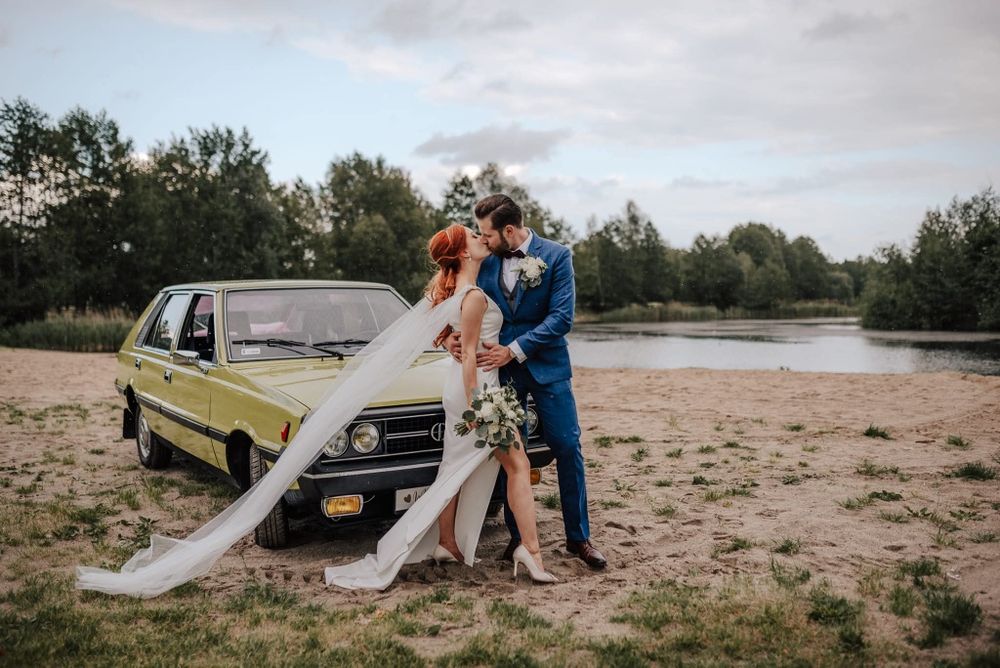 Samochód do ślubu FSO Polonez 1500