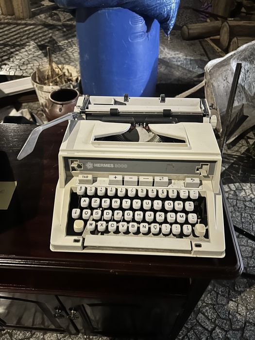 Maquina de escrever antiga (formato mala)