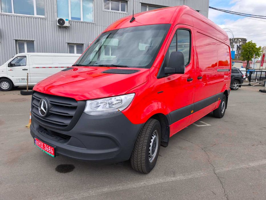 MERSEDES eSprinter electrica 54kw 200km 11м3