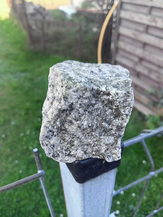Kostka granitowa łupana