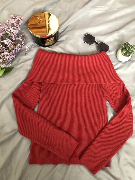 Кофтинка з відкритими плечима