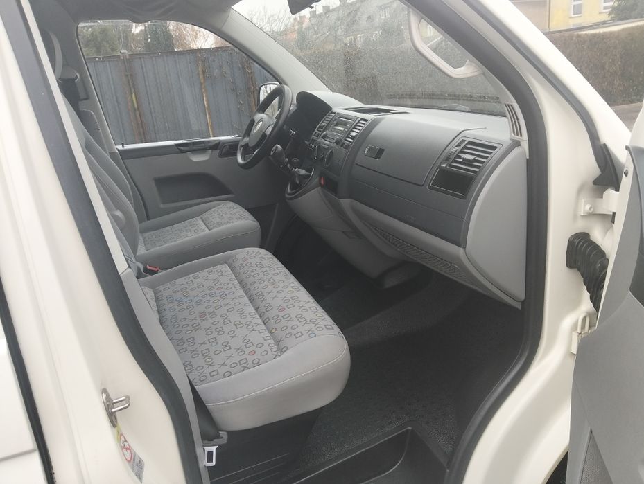 Volkswagen T5 sprowadzony z Niemiec 3 osobowy klima
