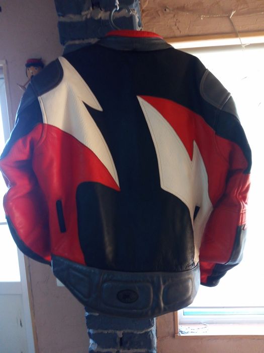 Мото курточка шкіряна