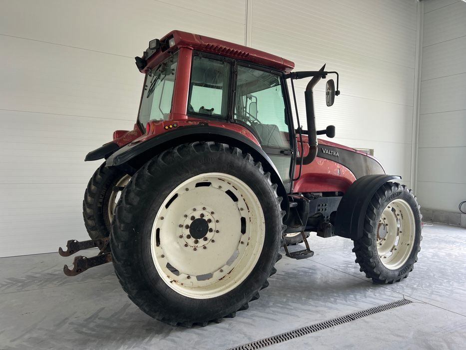 Valtra T120 do opryskiwacza, wąskie koła do międzyrzędzi