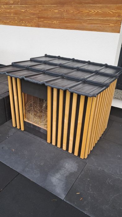 Nowoczesna buda dla dużego psa