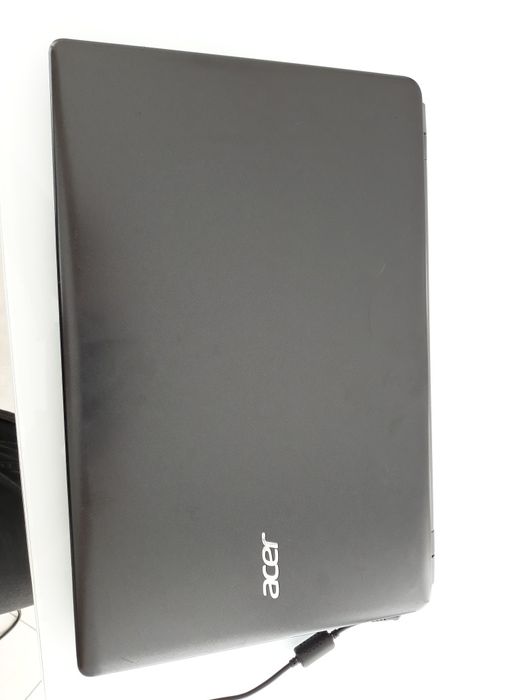 Продам ноутбук Acer Aspire  E1-522