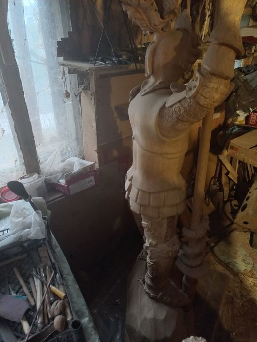 Скульптура лицаря