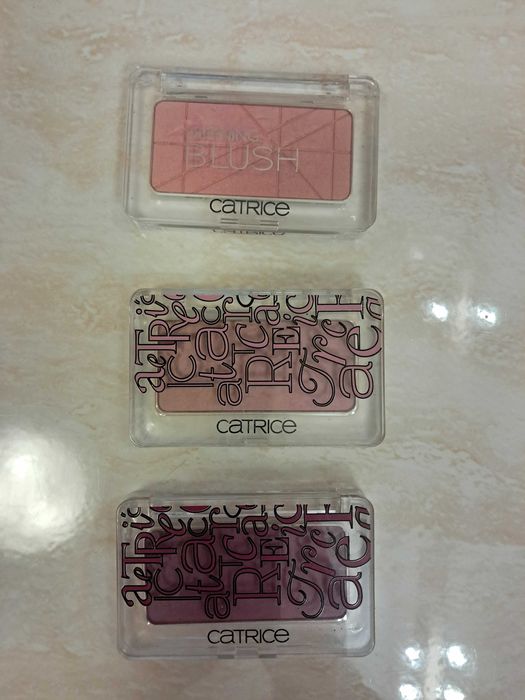 Róże prasowane Catrice