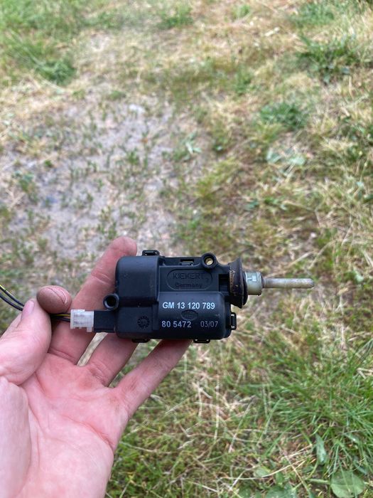 Соленоїд лючка бензобака опель астра g