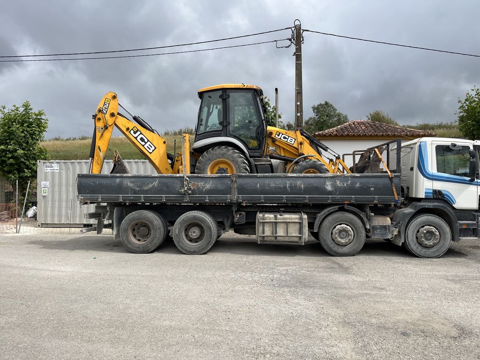 Serviço de máquinas camião grua e carrinha basculante