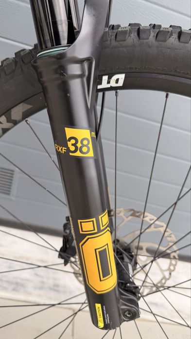 Pivot Firebird 2022 – Öhlins RXF38 + TTX2
