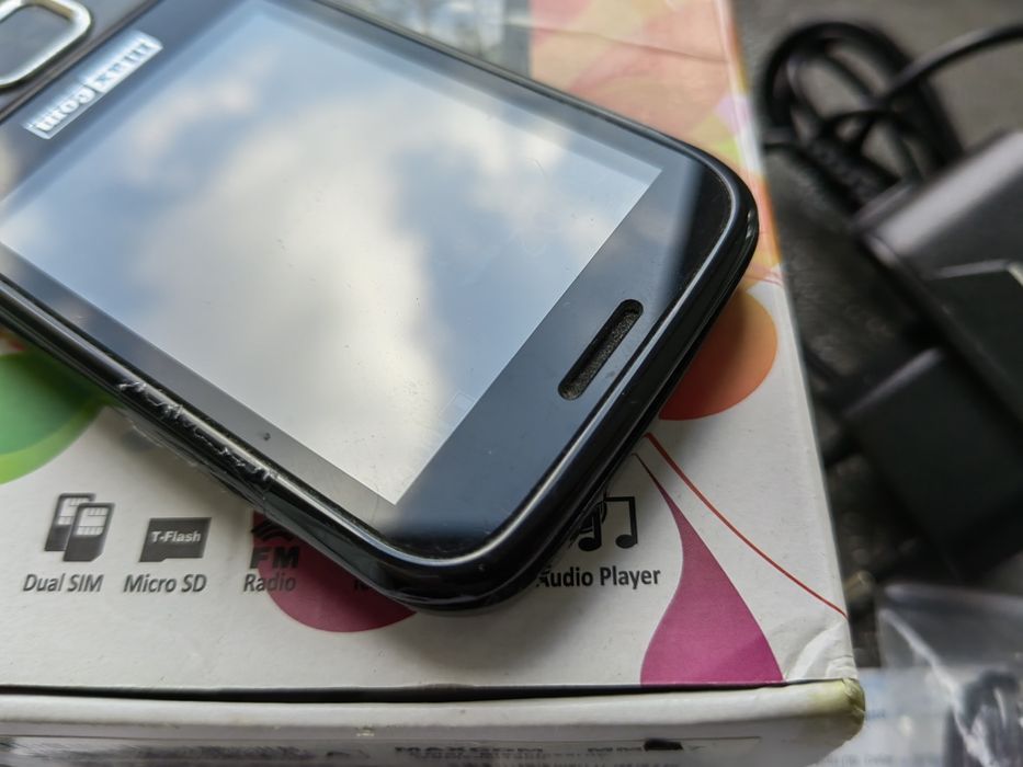 MaxCom 2 telefony. Do użytku, naprawy, na części.