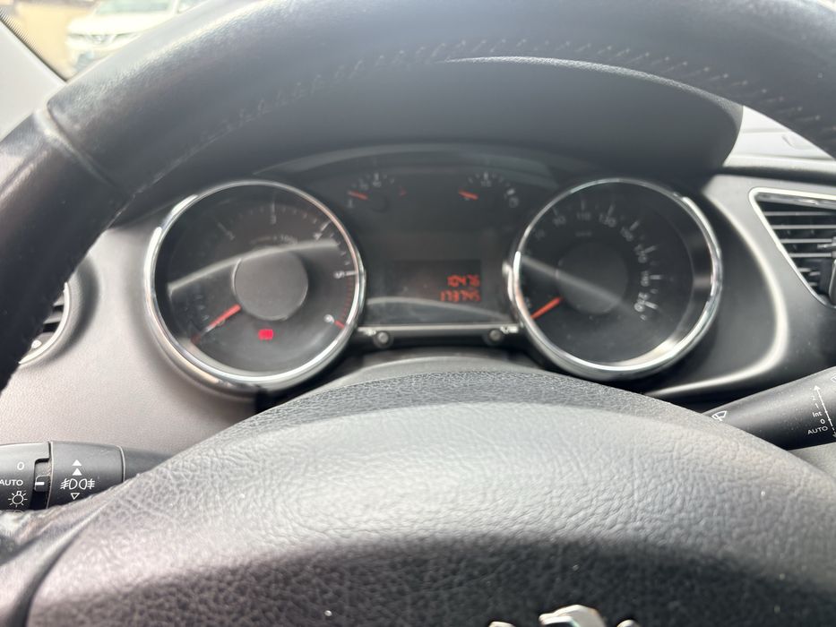PEUGEOT 3008 2015 1,6 BLUEHDI 120CV EAT6
