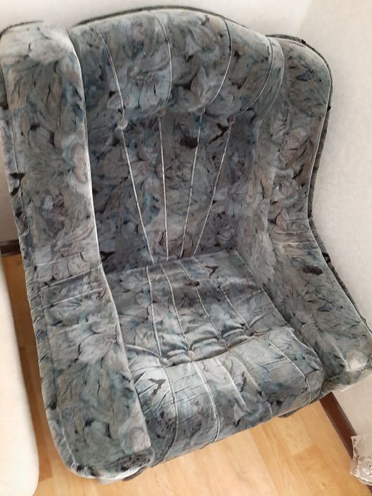 Продам кресло (велюровая обшивка)