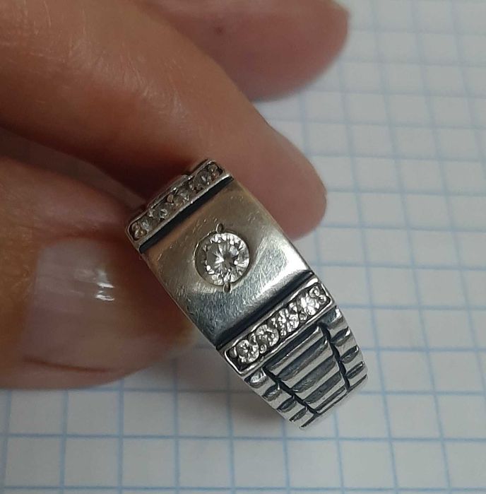 Продам перстень серебряный   мужские и женские