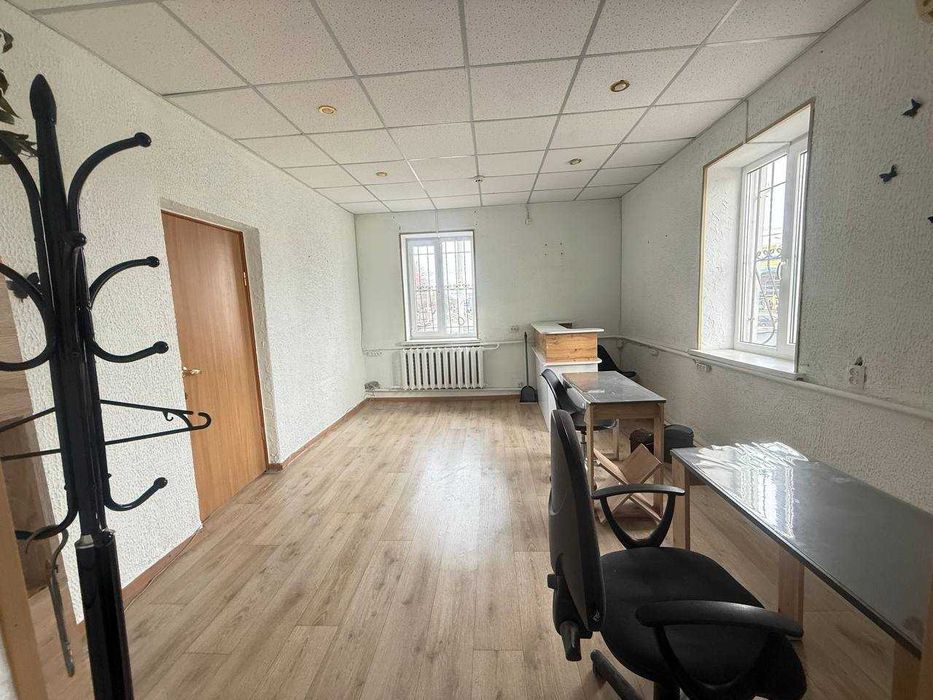 Здається приміщення кабінетного типу з ремонтом 44 кв.м. Добре місце.