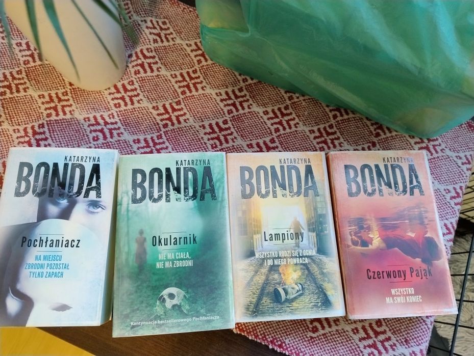 Katarzyna Bonda zestaw książek kilka serii