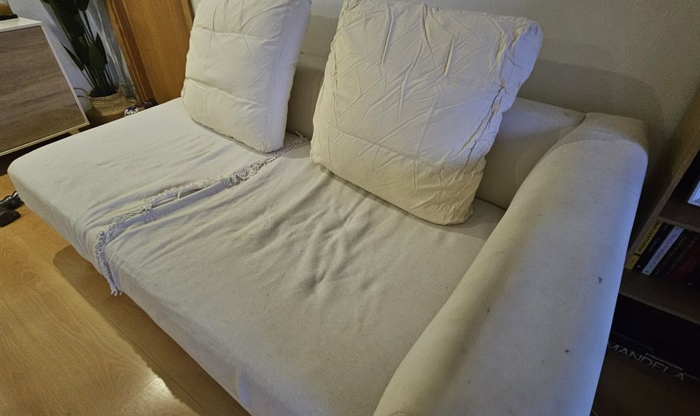 Sofá ideal para estofar com almofadas grandes