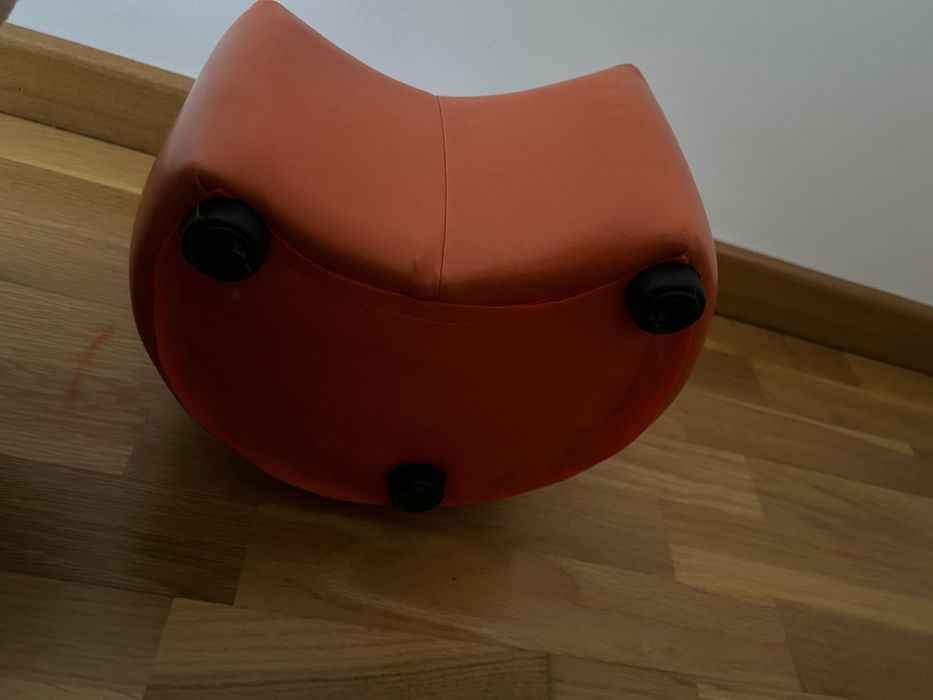Puff de criança cor de laranja