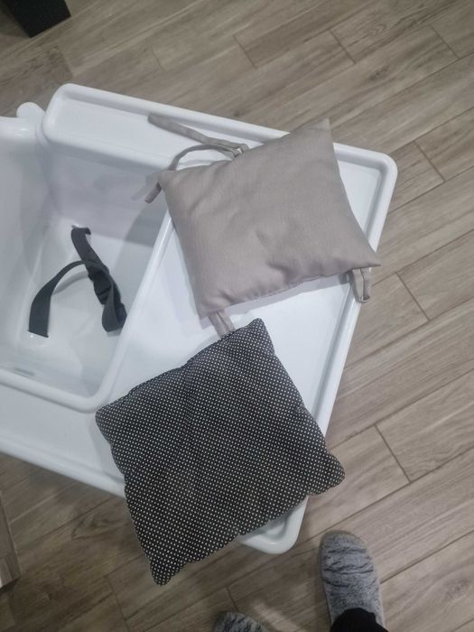 Cadeira refeição continente com pousa pés e tabuleiro