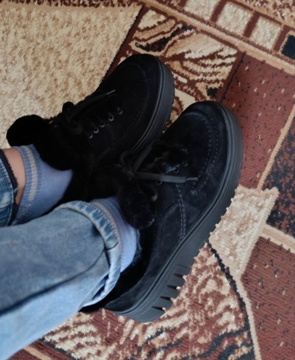 Продам зимние новые ботинки