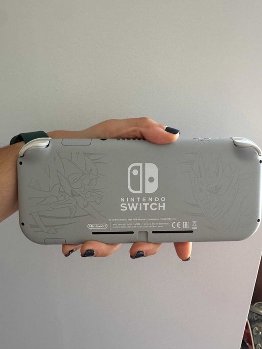 Nintendo Switch Lite 32GB - Ed.Limitada Zacian and Zamazenta -Pokemon