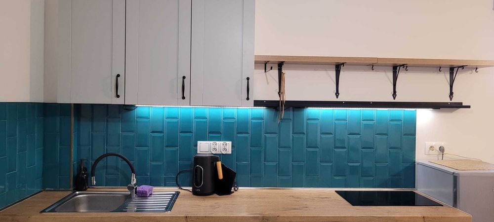 Kuchnia z blatem i zlewem IKEA - szare fronty, komplet, meble kuchenne