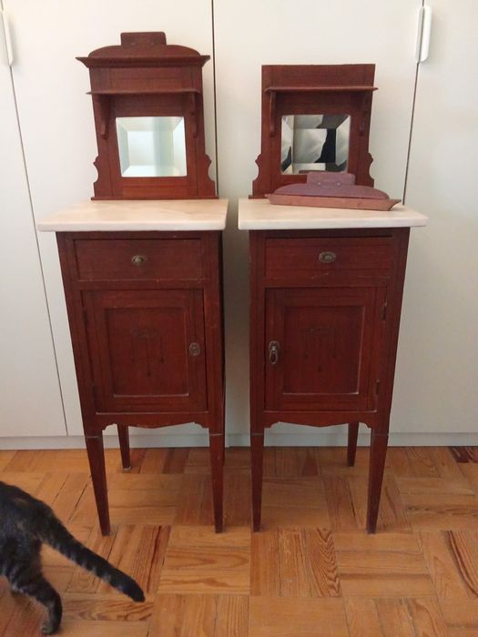 Mesas de Cabeceira Antigas