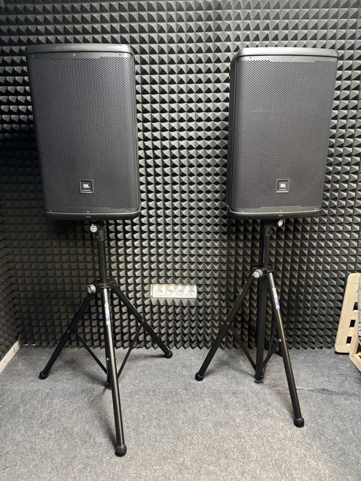 Продам активні колонки JBL 715
