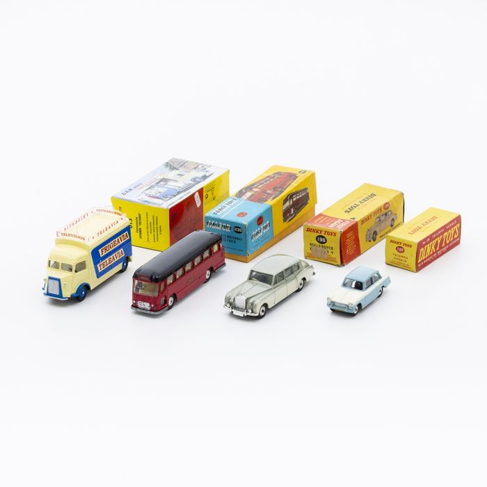 Brinquedos - Modelos - 4 Carros miniatura
