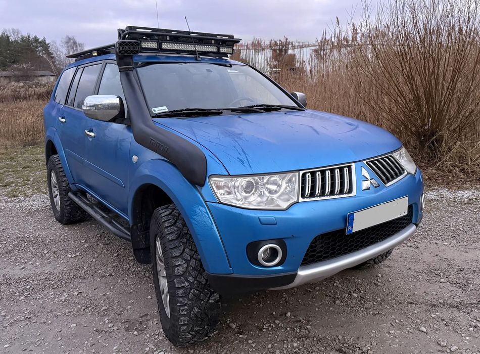 Mitsubishi Pajero Sport Mitsubishi Pajero Sport wyprawowy z bagażnikiem pod namiot